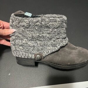 Muk Luks Knit Ankle Booties Gray Size 7 Block Heel Cozy Fall Boots